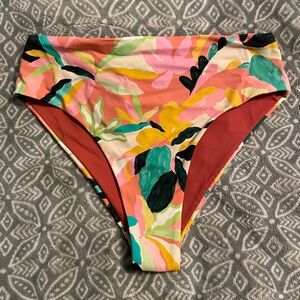 Jolyn Nakia bikini bottom XL Wilds pattern. Excellent condition.